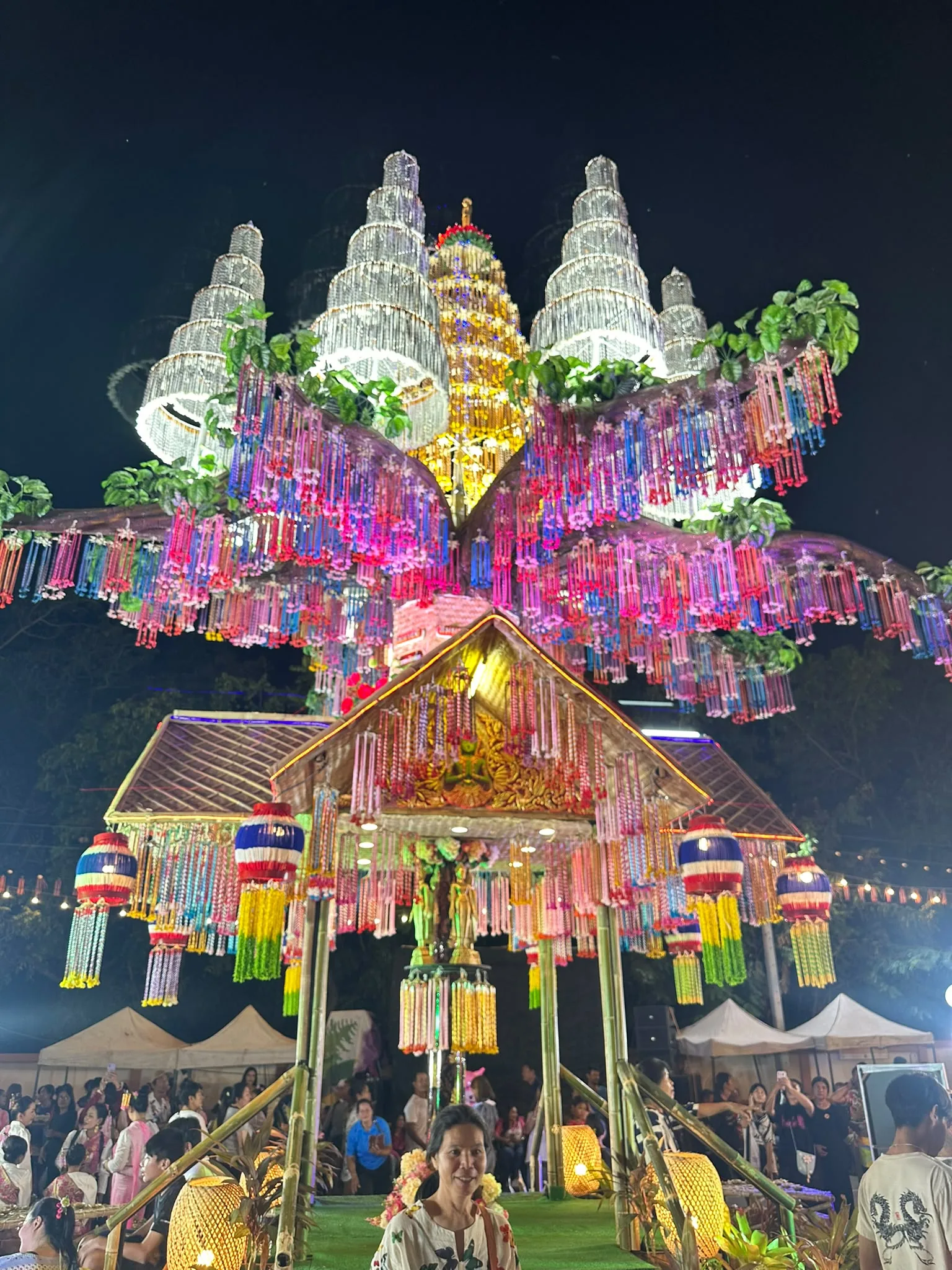 A large krathup tree above the crowd