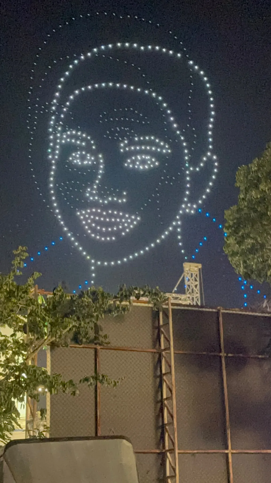 The drone show: a face drawn in the sky
