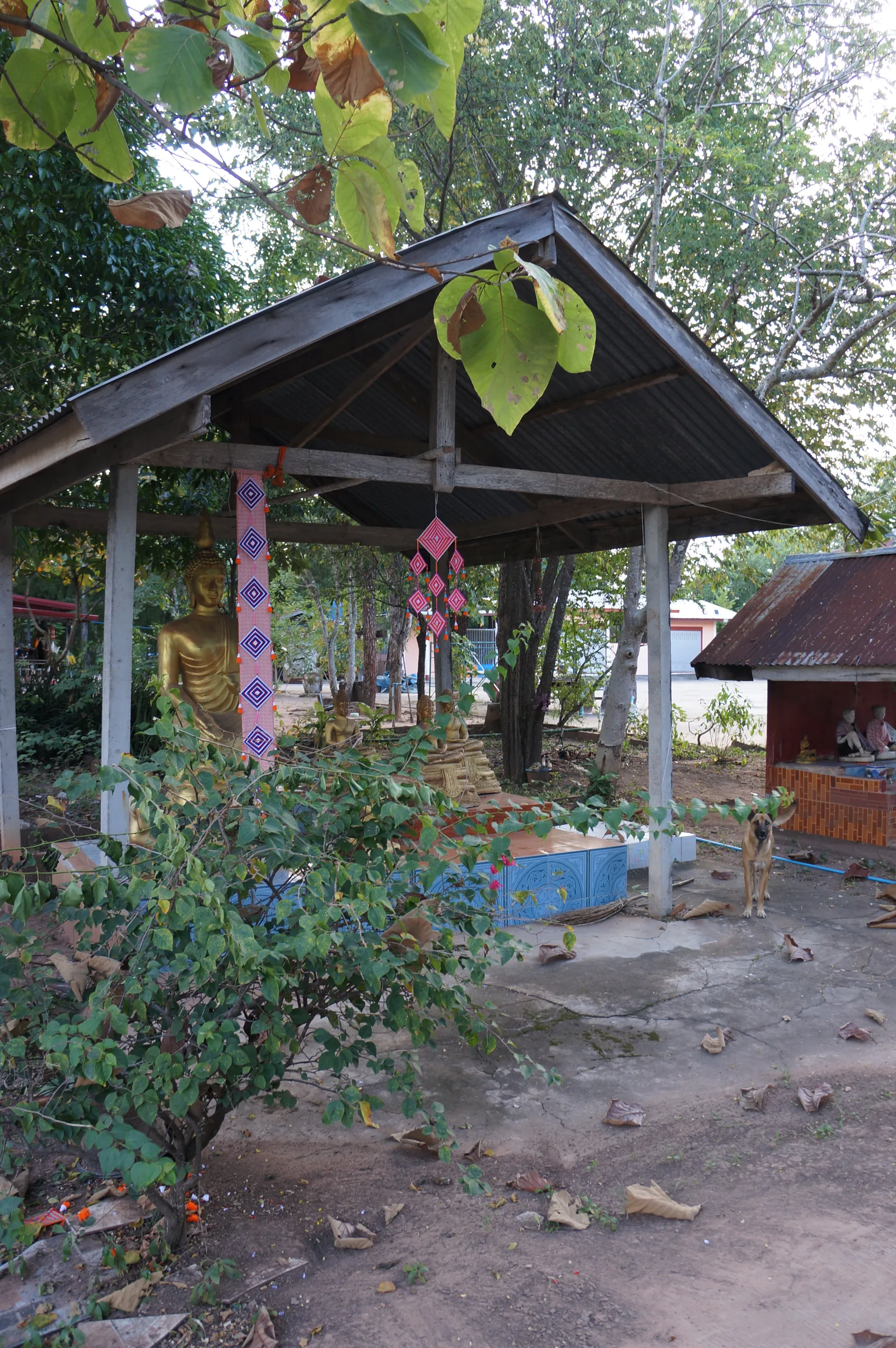 A small shrine beside the wall
